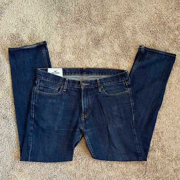 Men’s Classic Straight Hollister Jeans - Picture 4 of 5